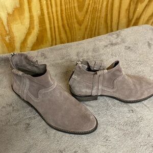 Dolce Vita size 6 suede ankle boots